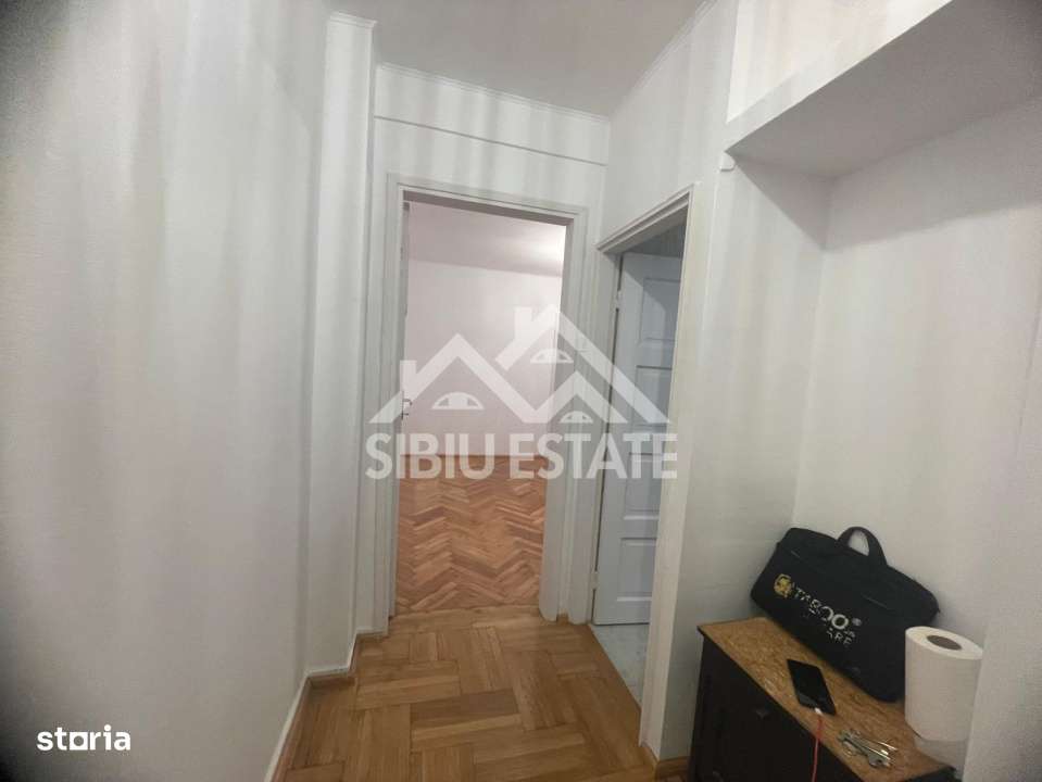 Apartament de vanzare cu 3 camere, balcon, etaj 1 -Zona Calea Dumbravi - Imagine principală: 3/15