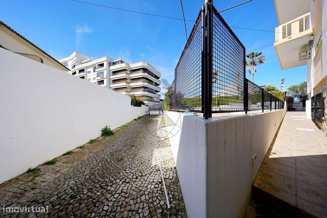 Apartamento T1  com Garagem e Piscina  no Coração da Praia da Rocha-49