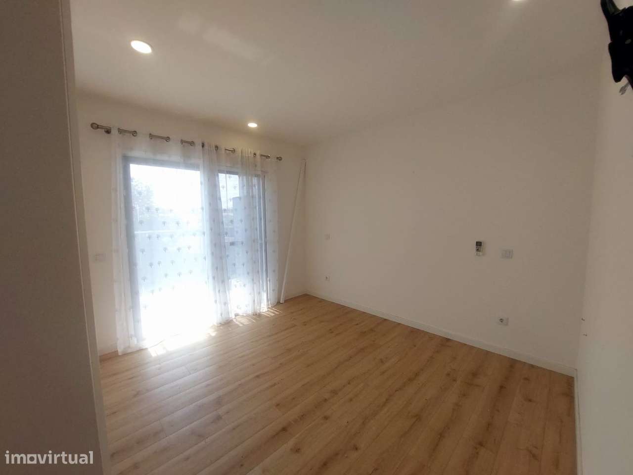 Apartamento Semi-Novo - Ferreiras-24