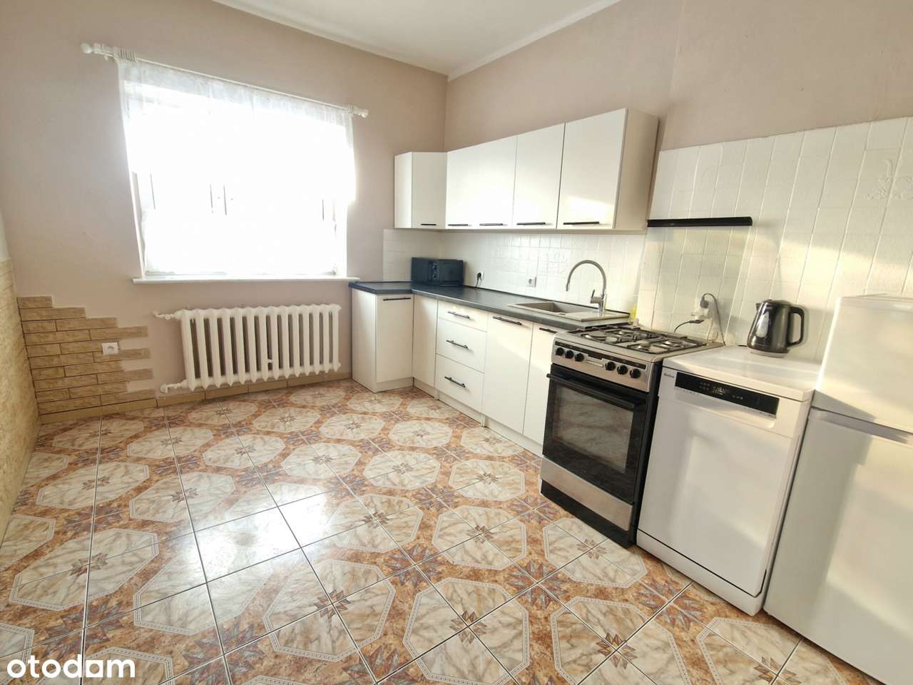 Wolnostojący, z potencjałem inwestycyjnym. 3 poziomy-osobne wejścia-15