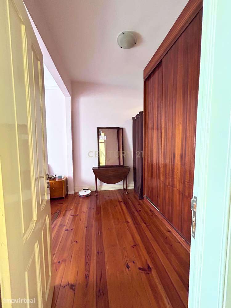 T2 Remodelado com Vista Lateral de Rio – 80m²-14