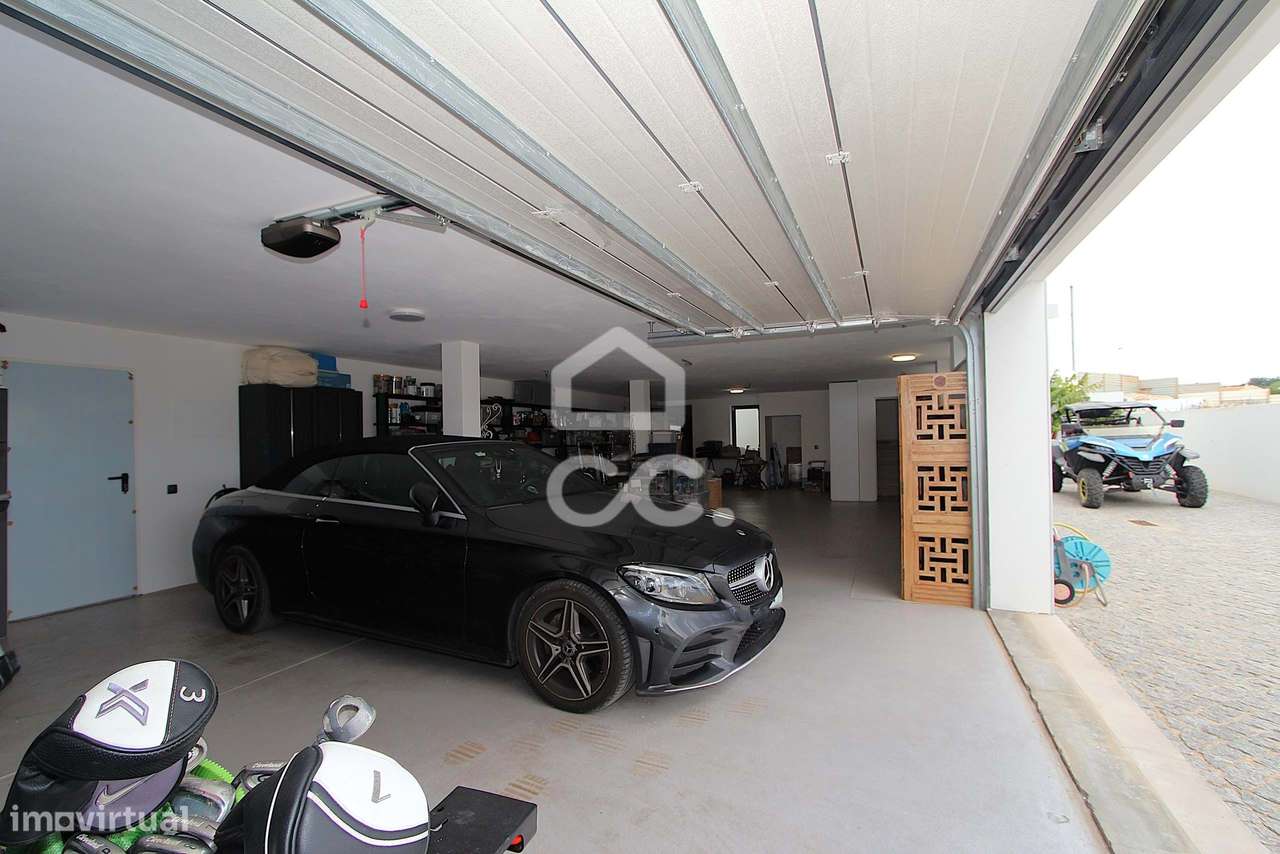 Moradia T3 com piscina, terraço e garagem ampla em Alcantarilha-33