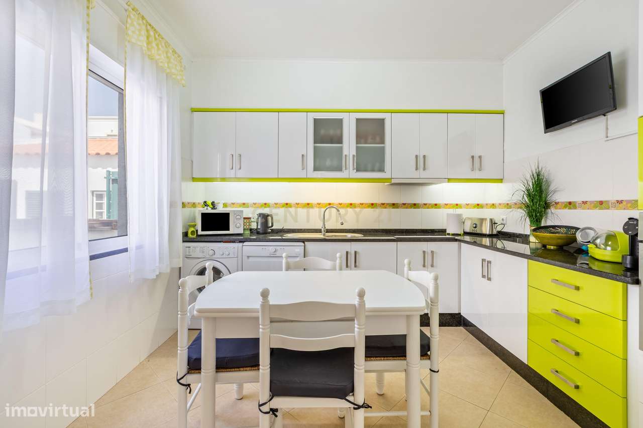 Prédio com duas frações independentes  T1 + T4 com rooftop no centro d - Grande imagem: 5/18