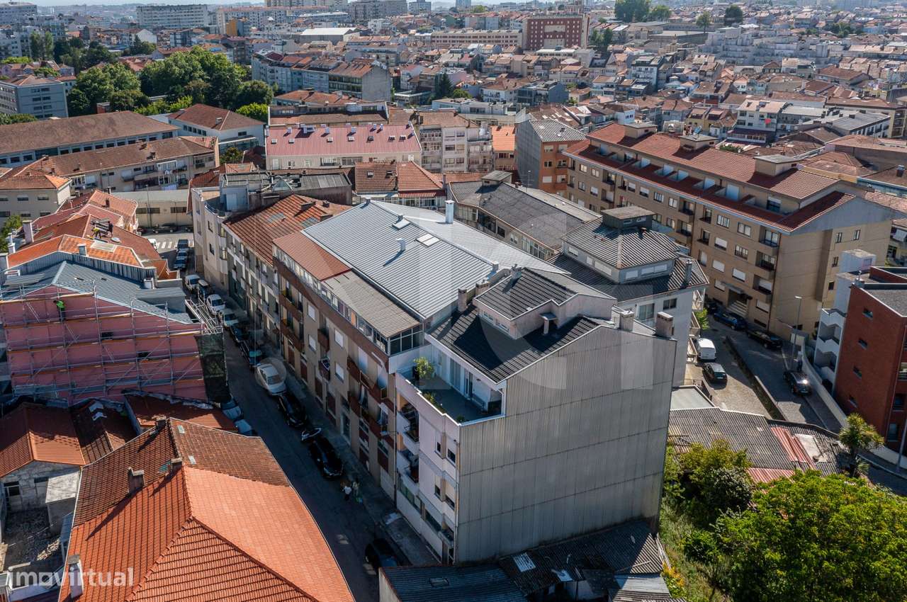 T2+1 com Varandas, Lugar de garagem, Totalmente Remodelado - Paranhos-3
