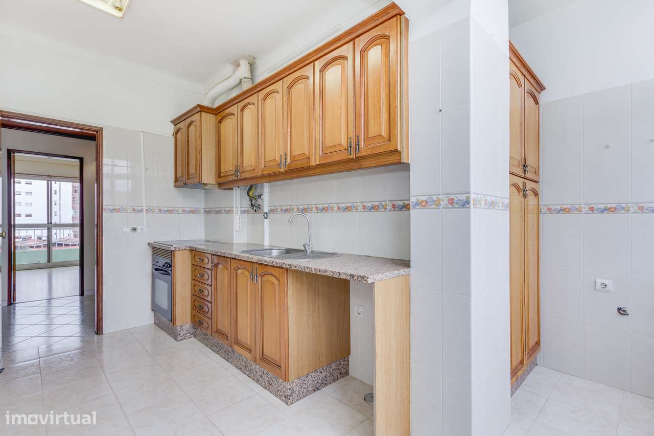 APARTAMENTO T2 | C/ ARRECADAÇÃO | CENTRO DE ALVERCA-0