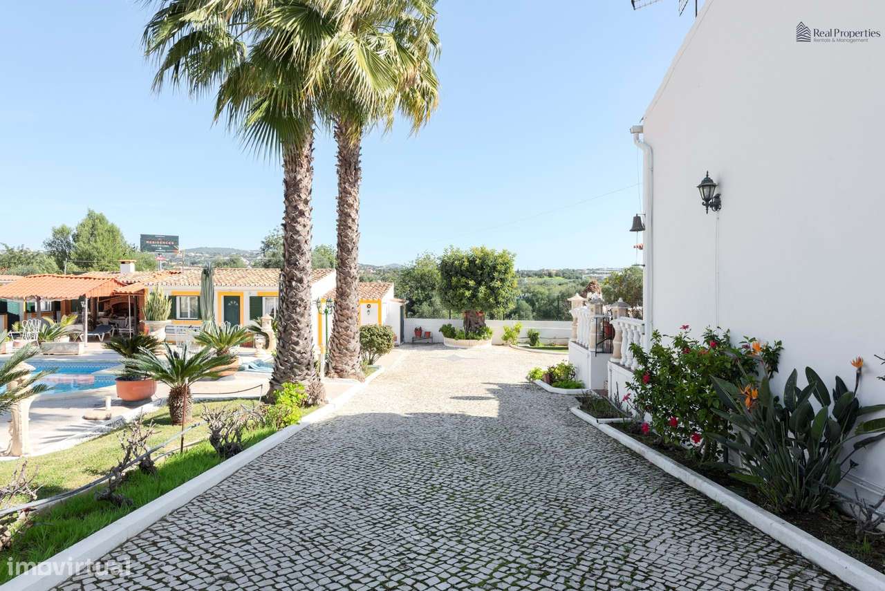 Encanto Algarvio – Moradia Térrea Isolada com Piscina e Jardim-39