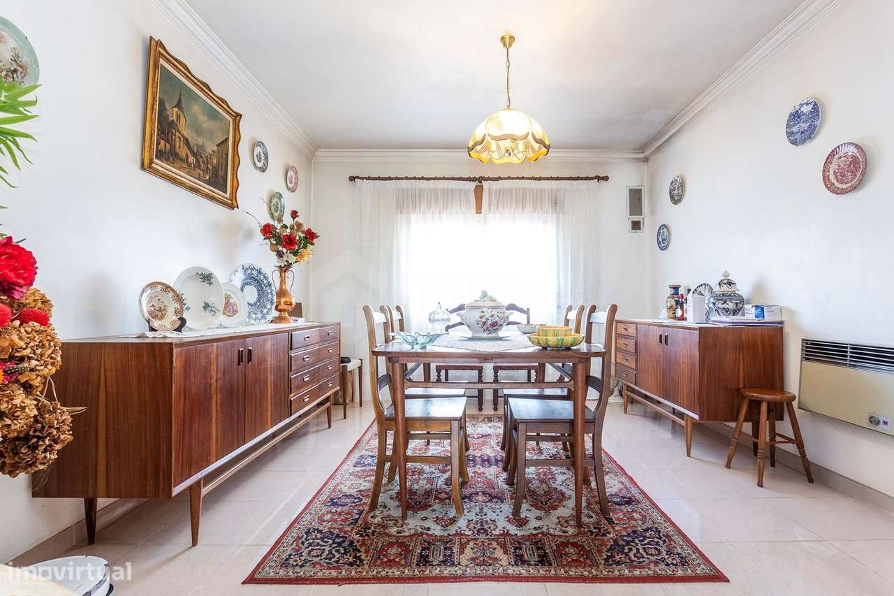 MORADIA GEMINADA À  VENDA EM PORTO SALVO– 3 PISOS, 2 FRENTES-7