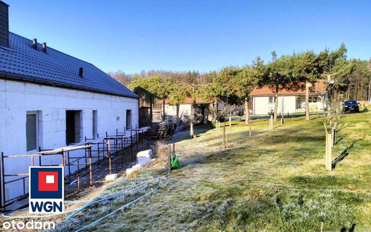 Posiadłość ze stawem z domem w budowie .-4