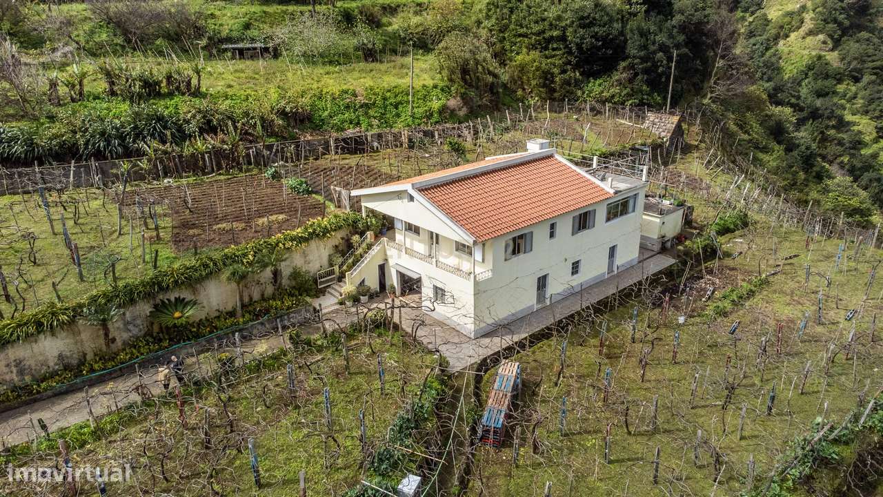 Moradia T4 + T1 independente em São Vicente - Grande imagem: 5/18