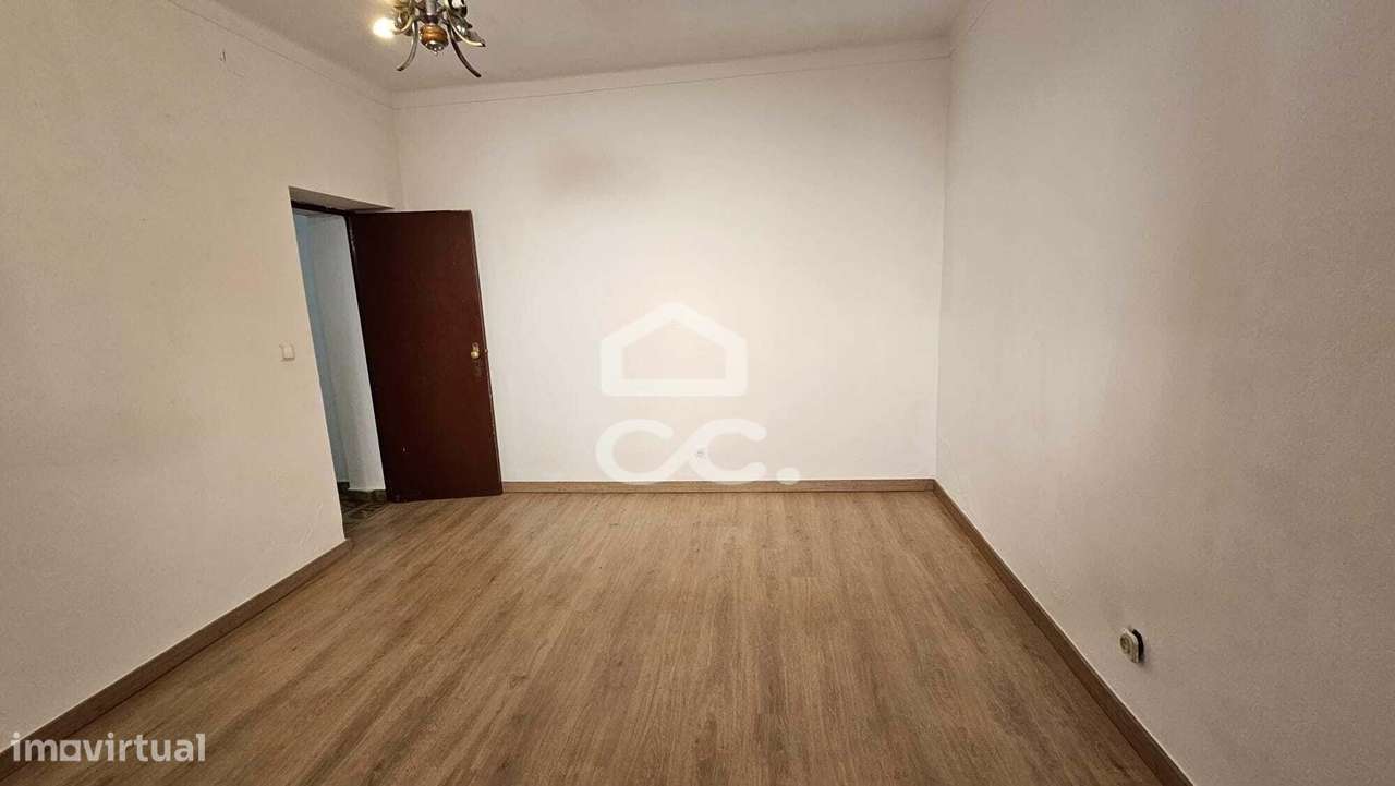 Casa térrea com terraço e aproveitamento de sótão.-1