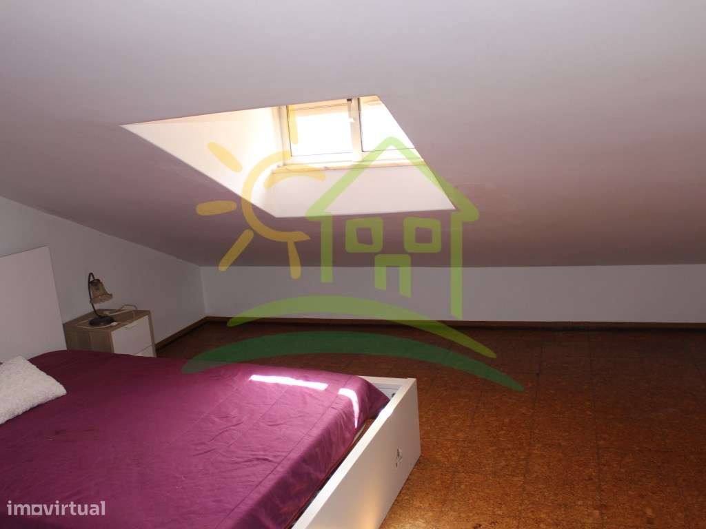 Apartamento T3+2 em Olival Basto - Oportunidade Única com Sótão-33