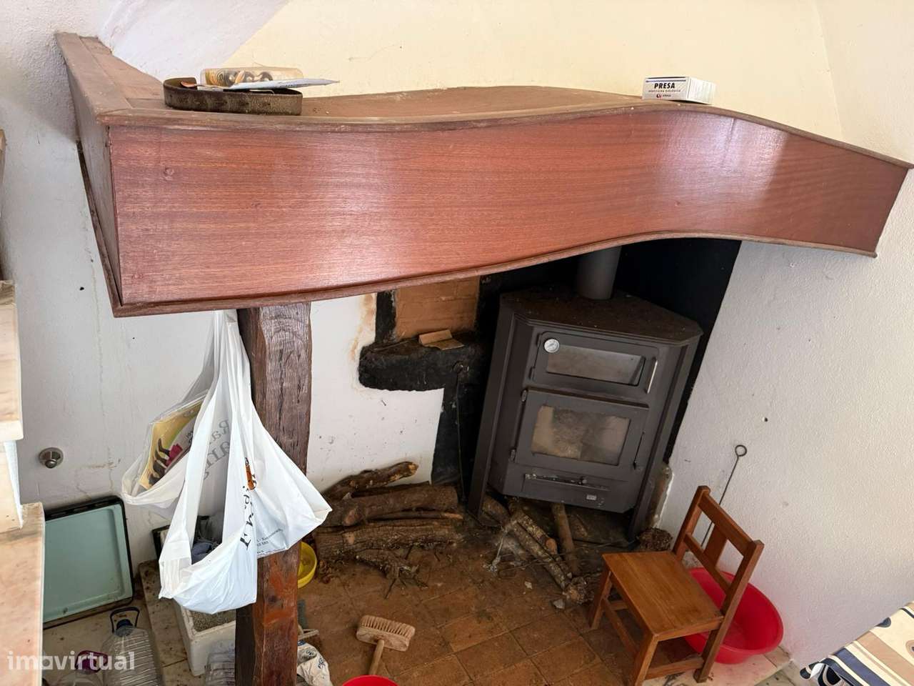 Moradia antiga com terreno, furo de agua e painéis solares aquecimento-18