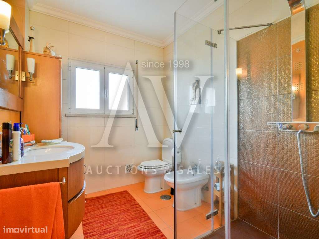 Moradia Independente V3+1 de R/C e Cave-22