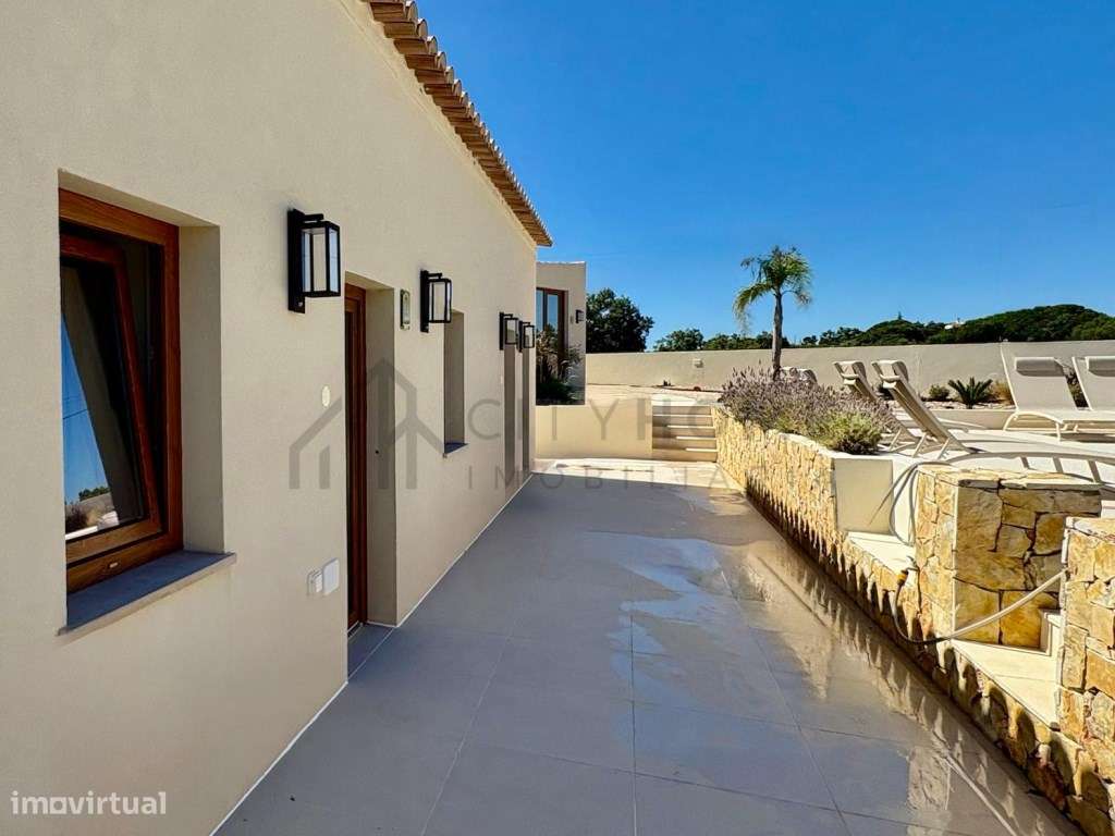 MORADIA DE CHARME COM 4 SUITES INDEPENDENTES E PISCINA-26