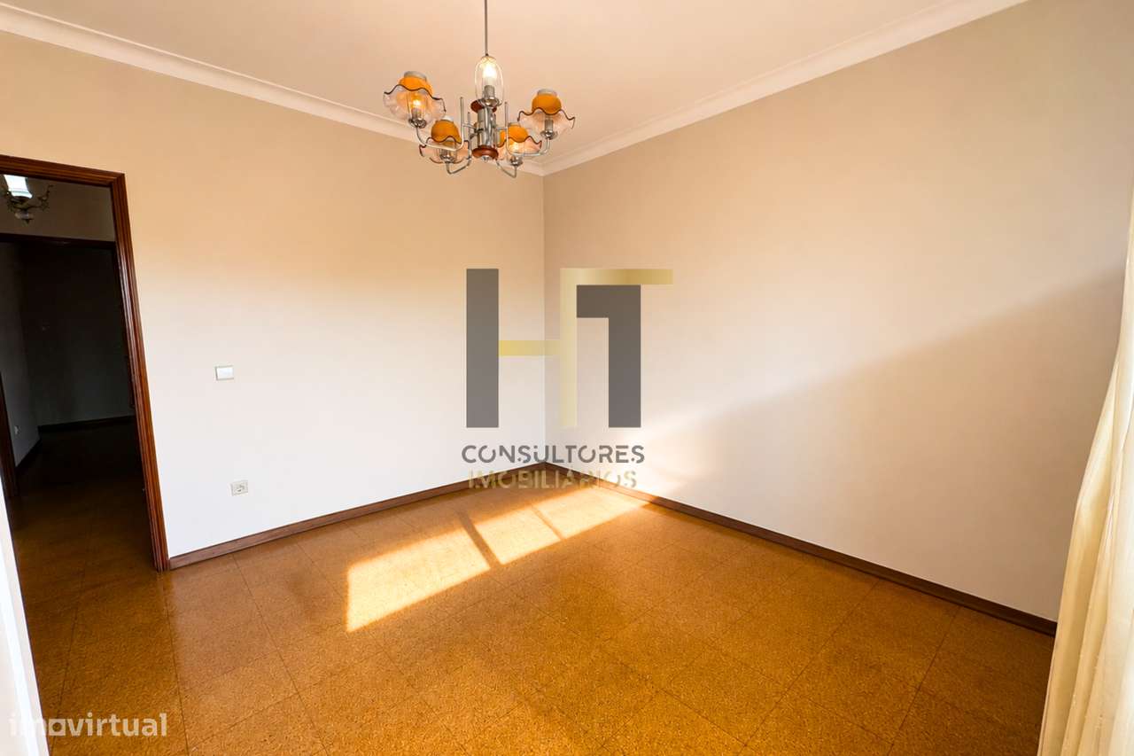 Apartamento T3 com Garagem e Duas Varandas a 5 Minutos do Metro e do I-13