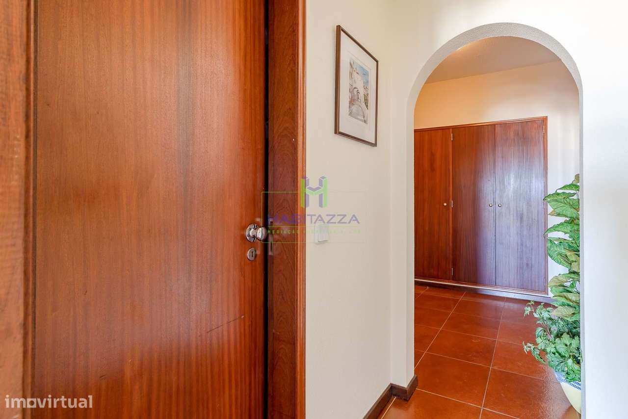 Apartamento T2, Último Andar, Vista Mar e Serra, em zona central de La-9