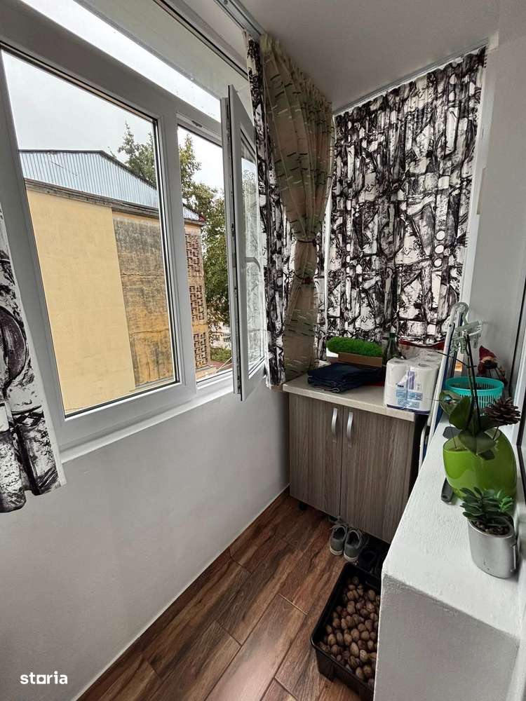 De vanzare 2 camere cu balcon, etaj intermediar, mobilat și utilat - Imagine principală: 4/10