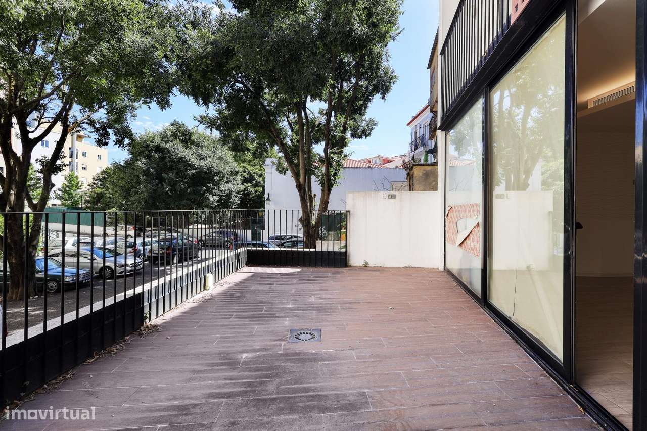 Edifício Renovado no Coração da Graça, Lisboa-5