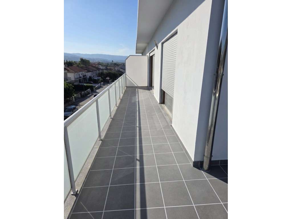 Moderno Apart. T2 com Garagem Box, Varanda Panorâmica e Lareira em ...-10