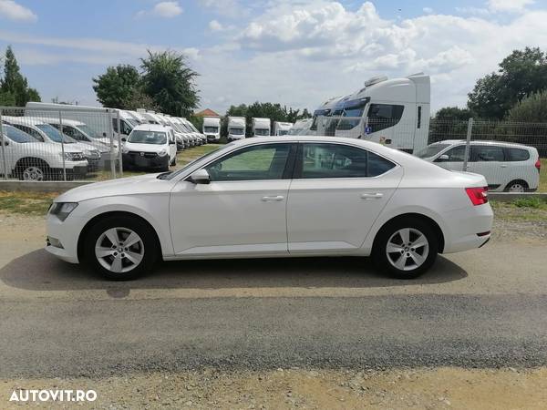 Skoda Superb 2.0 TDI DSG Ambition - 4