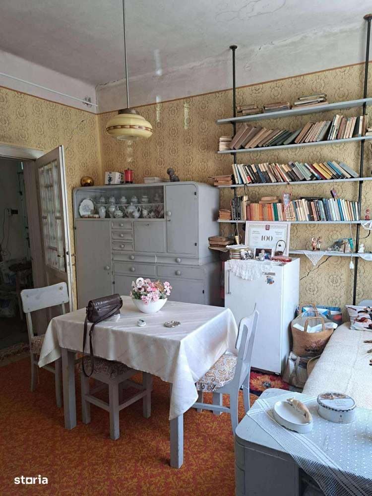 Casa de vanzare cu 2 camere , langa Liceul Economic , 110.000 euro neg-6
