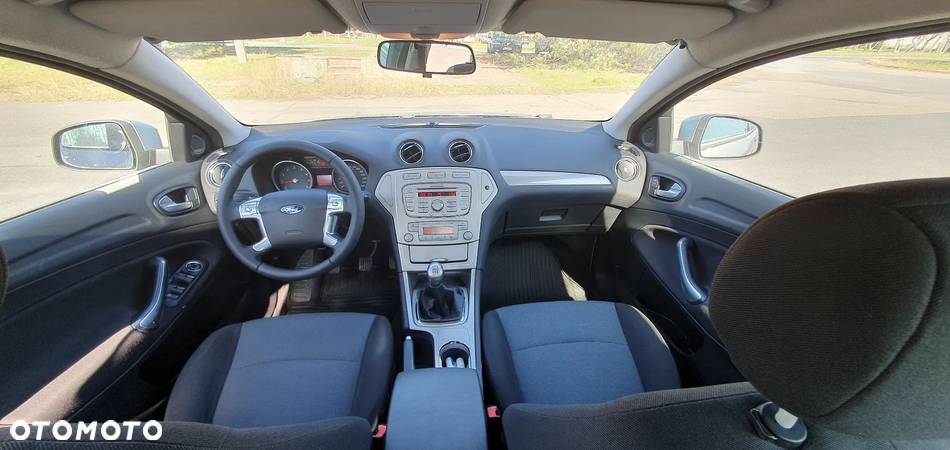 Ford Mondeo 1.6 Trend - 12