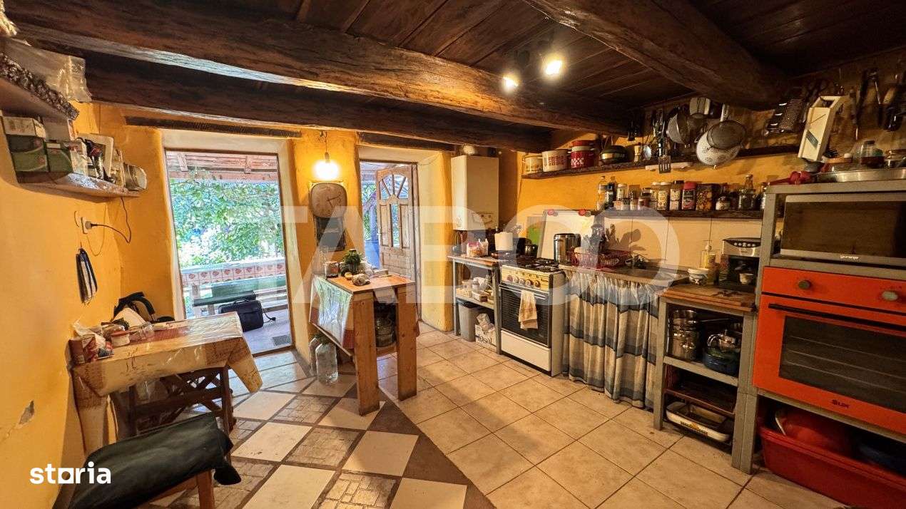 Casa de vanzare cu curte spatioasa loc relaxare si gradina Cornatel - Imagine principală: 4/17