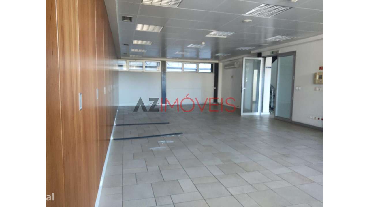 VENDE-SE ARMAZÉM EM AUTOGUIA, OURÉM-23