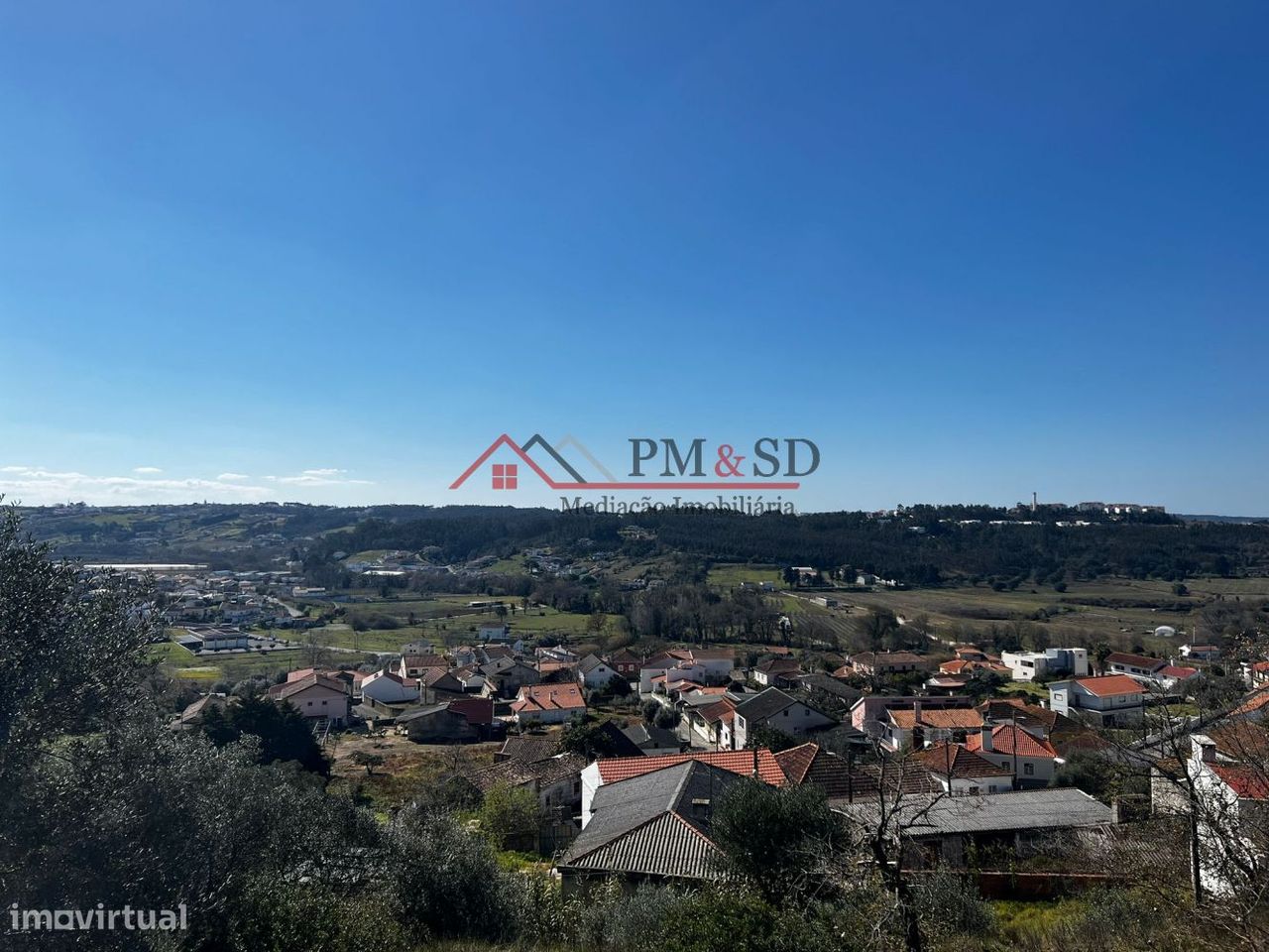 Vende-se terreno para construção - 800 m2 - Vidigal - Leiria