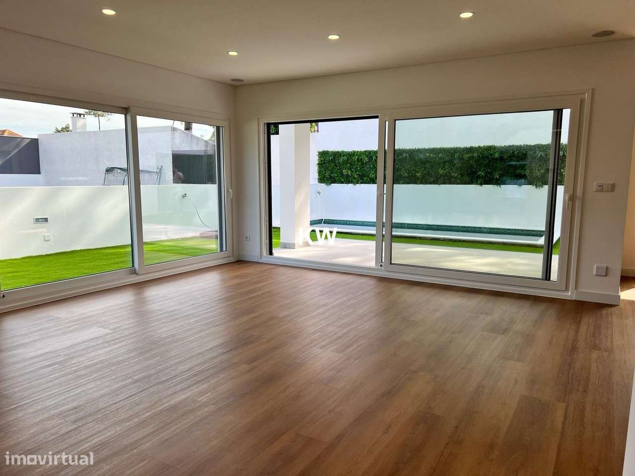 Moradia T4 Aroeira com piscina aquecida e zona barbecue - Grande imagem: 5/19