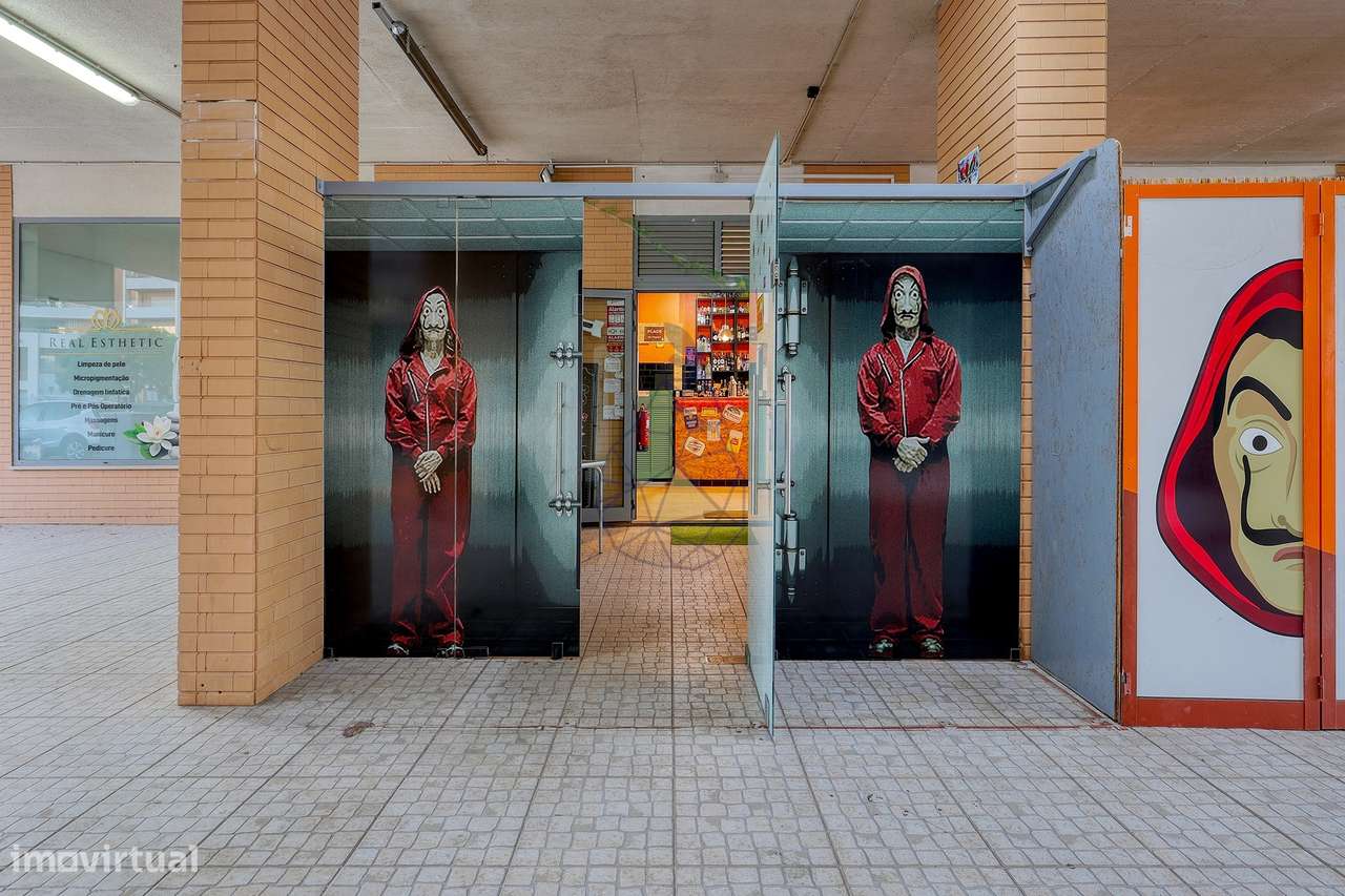 Snack Bar Mobilado e Equipado em Funcionamento para Trespasse na Vila - Grande imagem: 1/49