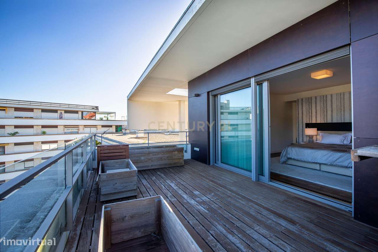 Apartamento T4 duplex em condomínio localizado no centro do Estoril - Grande imagem: 4/20