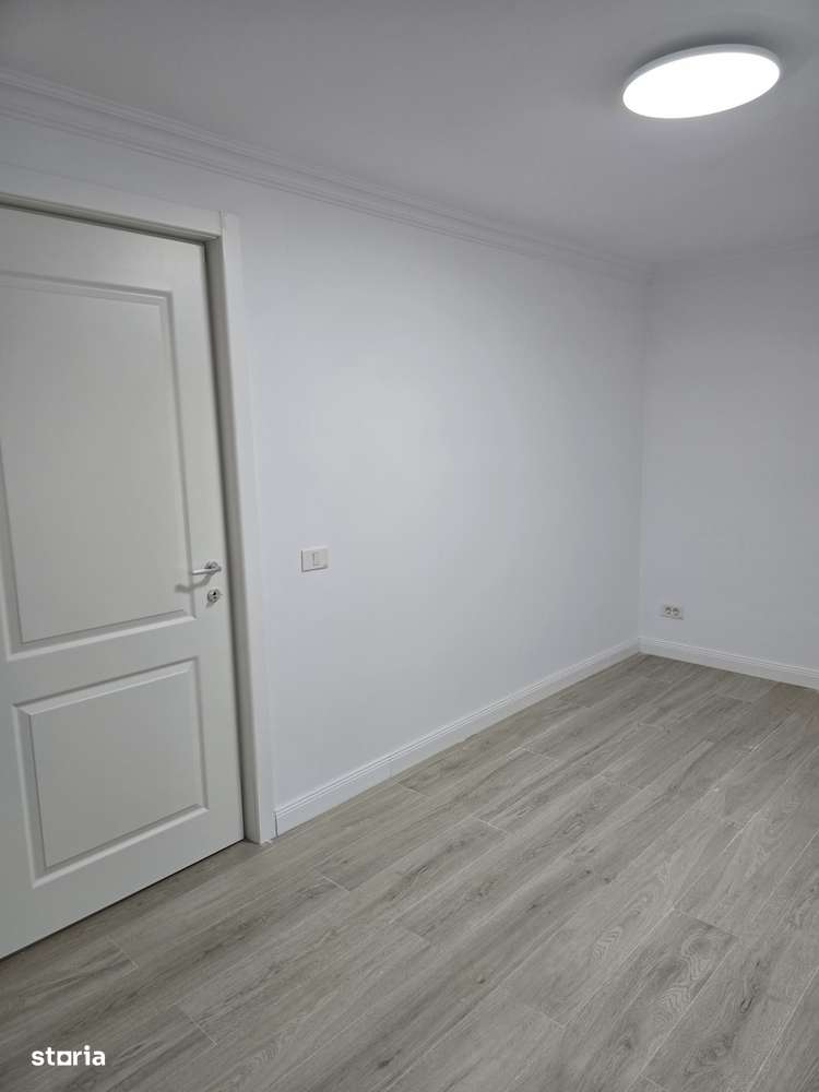 Apartament De Vânzare cu Două Camere + curte de 120 mp Damaroaia sec.1 - Imagine principală: 5/13