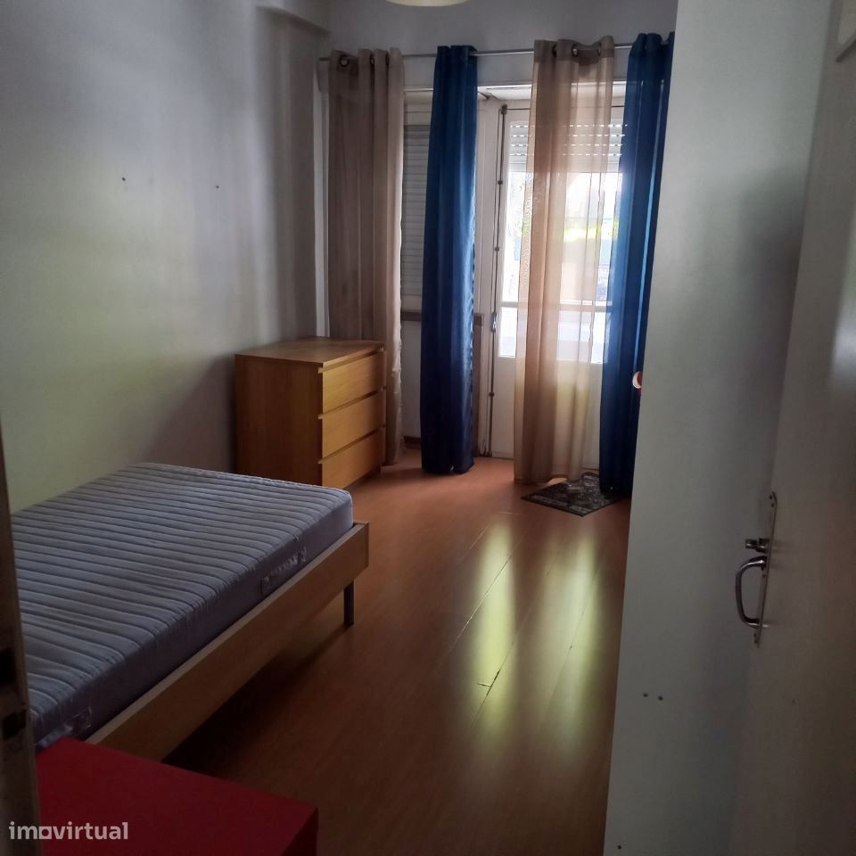 Quarto mobilado, a estudantes trabalhadores, rapazes, cozinha equip... - Grande imagem: 1/3