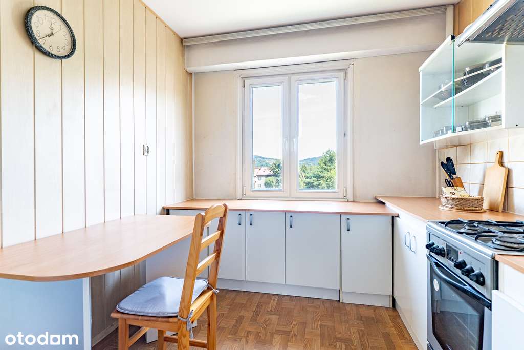 Przestronne 4-pokojowe mieszkanie z balkonem-0