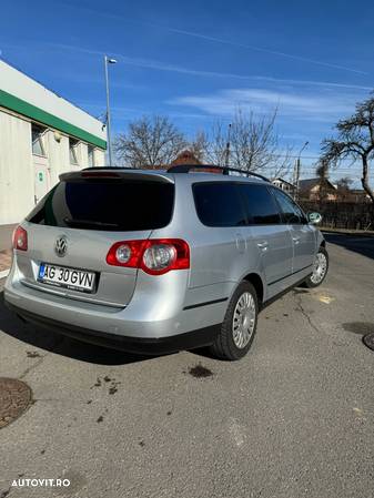 Volkswagen Passat Variant 2.0 TDI Blue TDI DSG Comfortline - 2