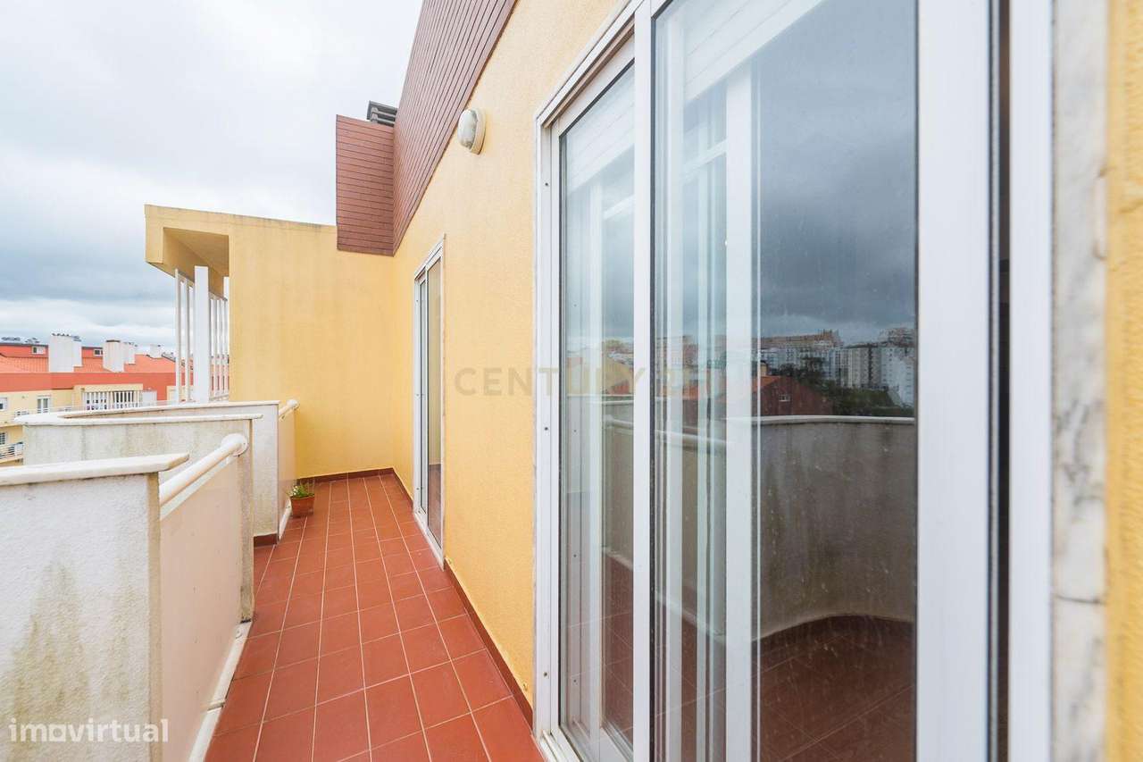Excelente apartamento T2 com parqueamento em Rio de Mouro-22
