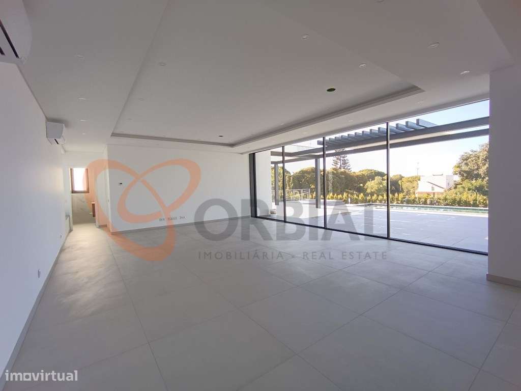 Fantástica moradia V4 com piscina e garagem, em fase final de acaba... - Grande imagem: 3/35