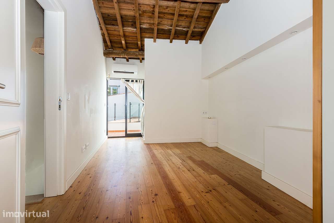 Moradia de luxo com 3 suites, pátio e varandas junto aos Meninos da Gr-22