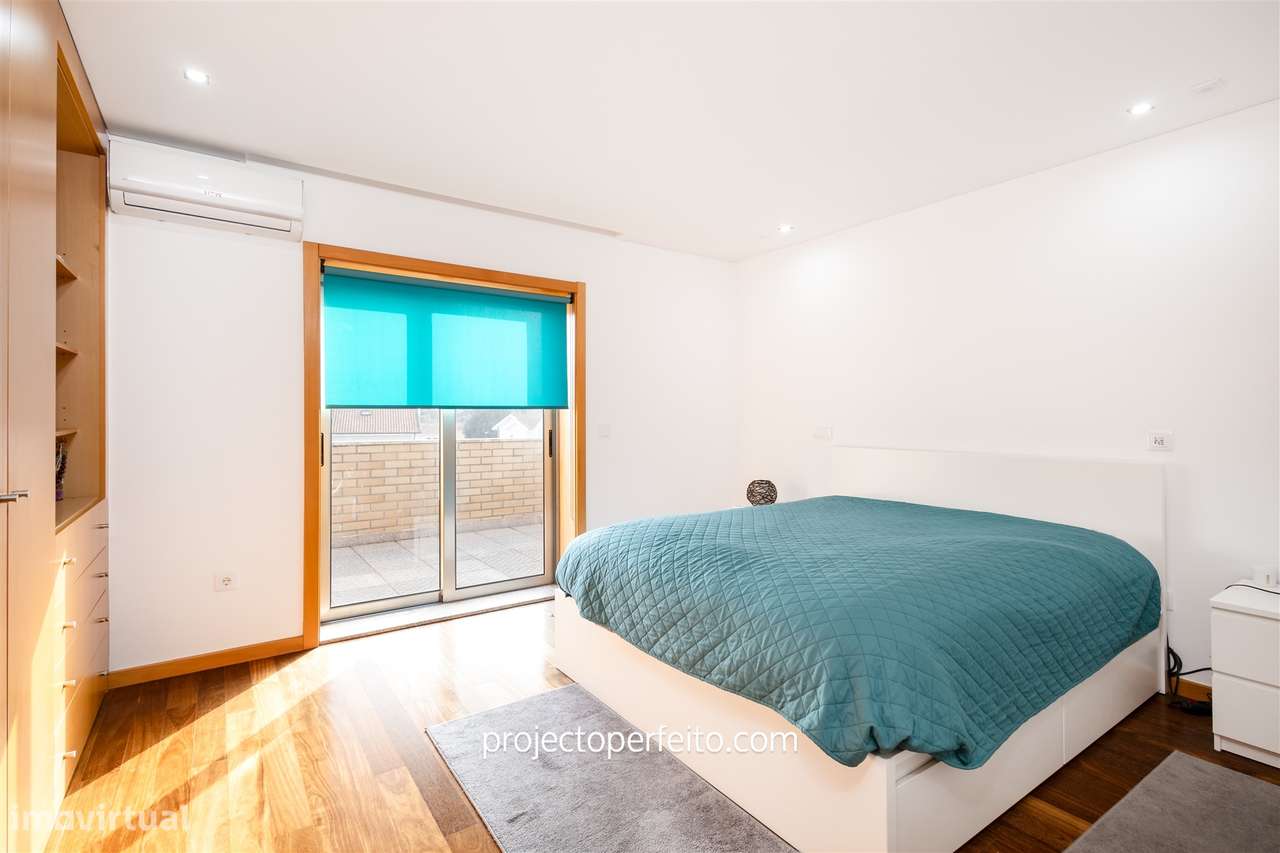 Moradia de tipologia T4+1 para venda em Perosinho, Vila Nova de Gaia-12