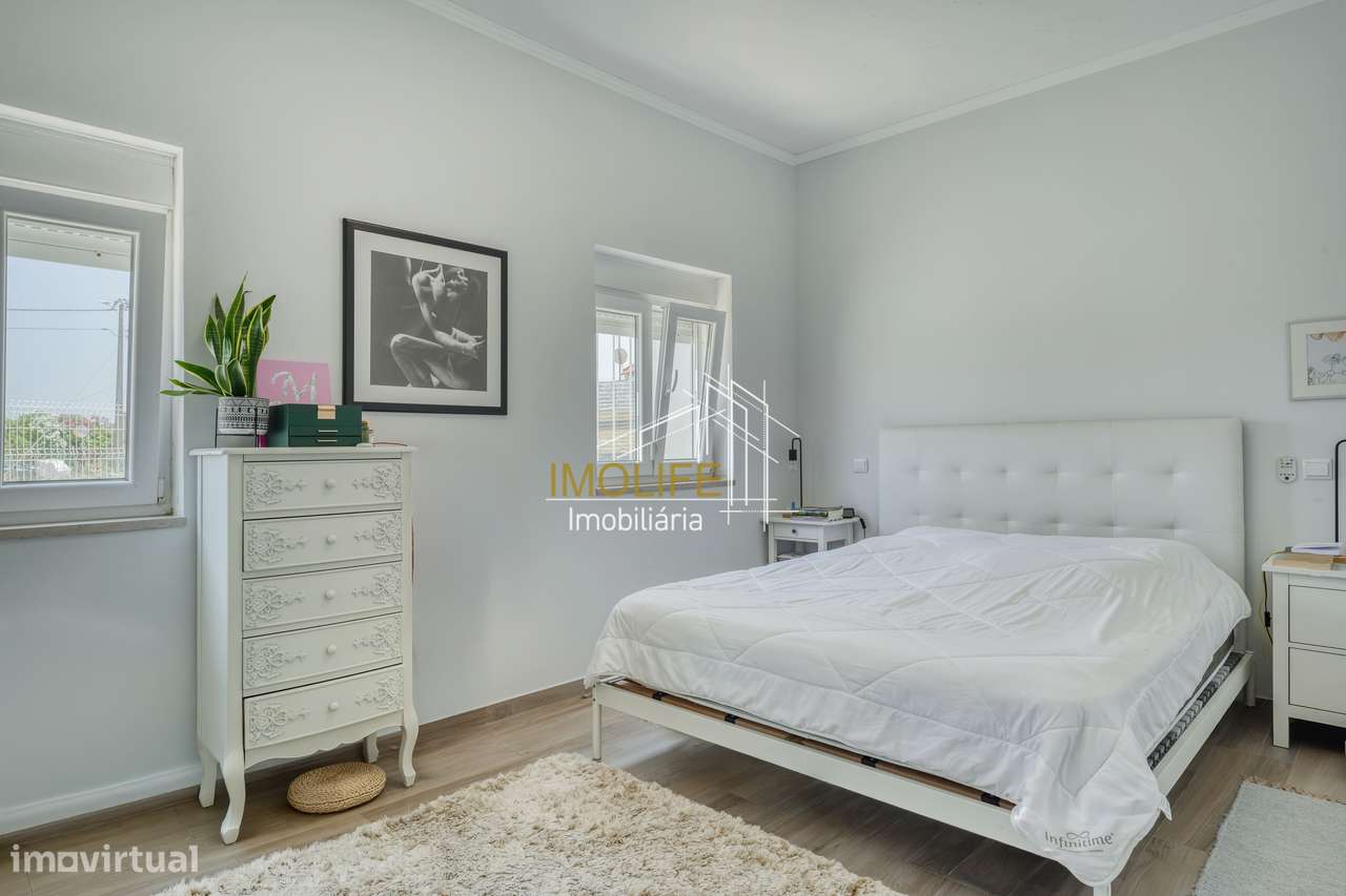 Moradia T4 com Piscina + Moradia T1 - Moita-18