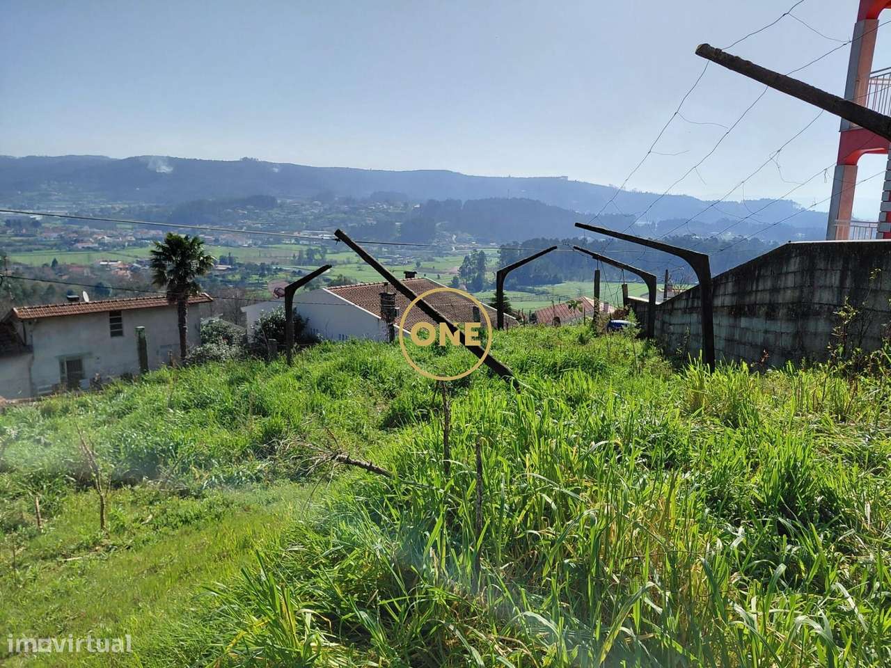 Local Calmo, Perto de Tudo: Terreno de 550 m2 em Cruz-9