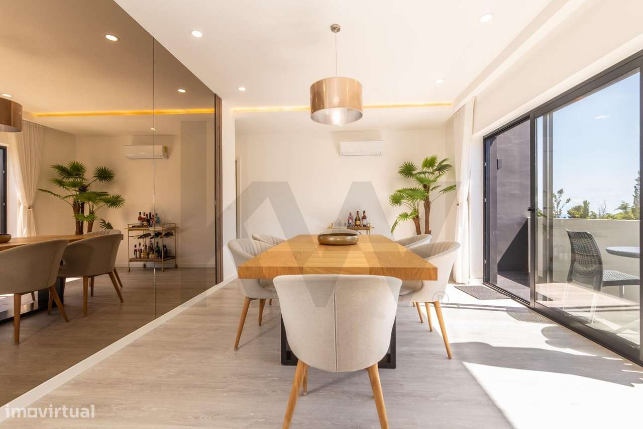 T4 Duplex de Luxo | 336,96m2 | Como Novo | Empreendimento Fechado com - Grande imagem: 2/45