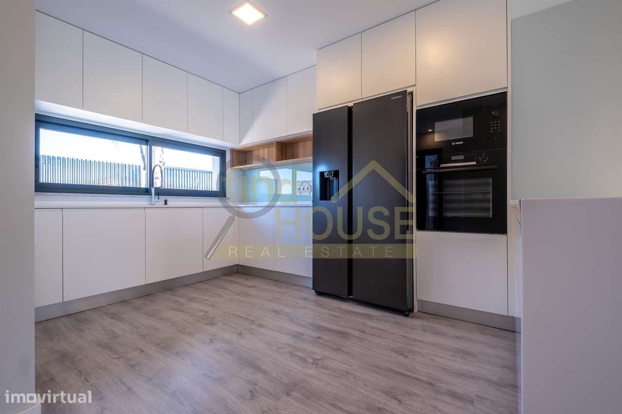 Moradia geminada T3 em Bicesse-9