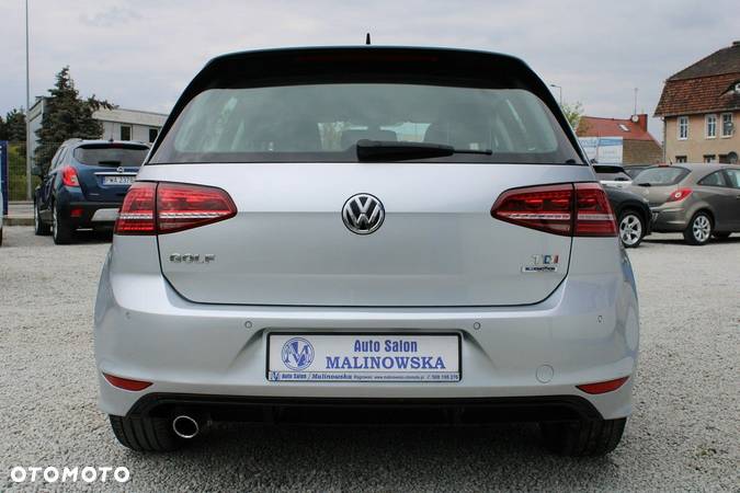 Volkswagen Golf - 6