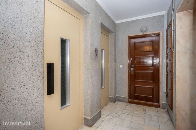 Apartamento T1+1 em Amadora com Elevador-17