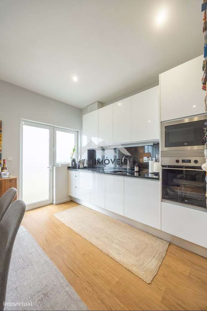 Andar Moradia T2 | Renovado | Varandas | 3 Frentes | Garagem 65m²-4