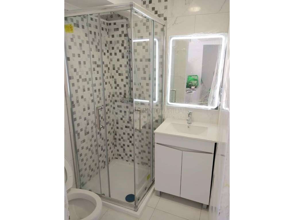 Vende-se duas moradias contíguas e abertas entre si, T9, na Ajuda -...-19