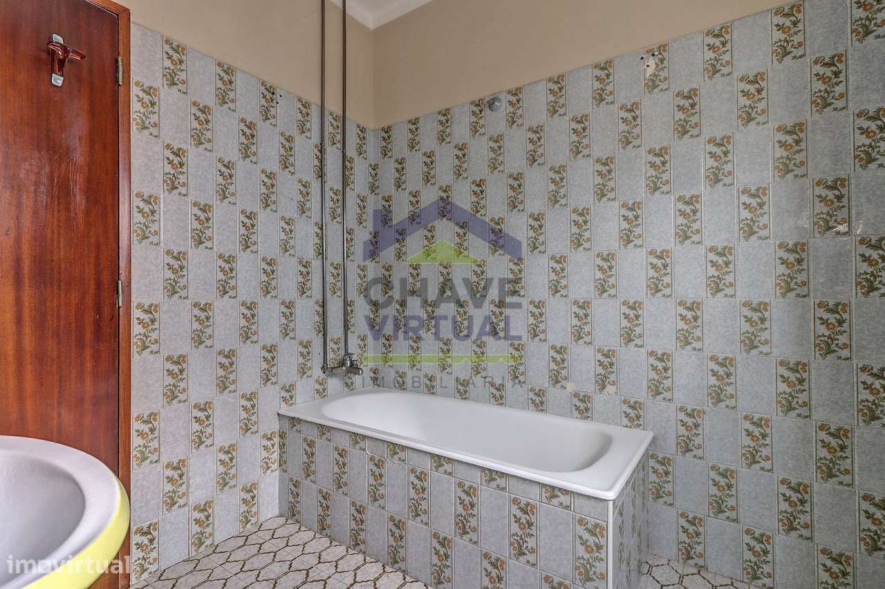 Moradia V3 com Terreno Urbano e Garagem - Seixal, Lourinhã-19