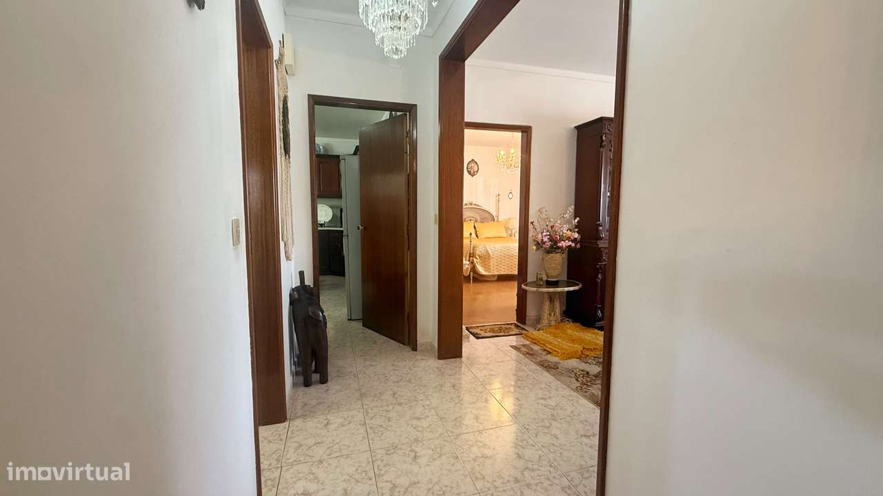 Moradia Isolada com Terreno Amplo em Parceiros da Igreja, torres novas-11